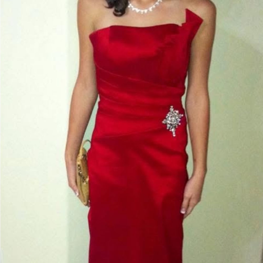 Elegant Red Strapless Dress